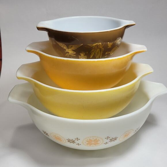 Vintage Pyrex Town and Country Cinderella Mixing Bowls – Set of 4 –Nesting Set - Picture 9 of 9